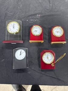 lot 1008 image: Lot of 5 Desk Clocks