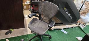 lot 7 image: Office Executive Chair from a Shutdown Hotel