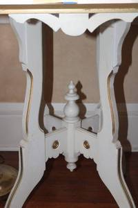 lot 10 image: Antique-Style Painted Table and Brass Floor Lamp Set