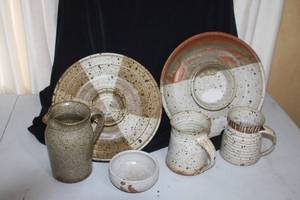 lot 30 image: Set of 5 Handcrafted Stoneware Pottery Pieces - Plates, Mugs, Pitcher, Bowl