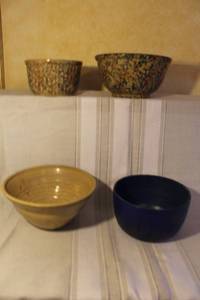 lot 44 image: Set of 4 Handmade Pottery Mixing Bowls Speckled and Glazed Designs