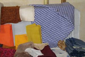 lot 57 image: Assorted Vintage and Modern Linens and Fabric Set