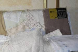 lot 58 image: Collection of Vintage and Modern Table Linens and Doilies