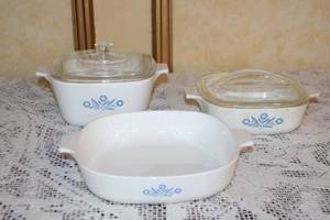 lot A-72 image: Set of 3 Vintage Corning Ware Blue Cornflower Casserole Dishes with Lids