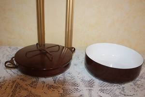 lot 75 image: Set of 2 Brown Enamel Cookware Dishes with Lid