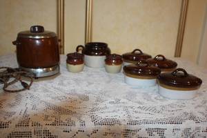 lot 77 image: Vintage Bean Pot Crock Set with Electric Warmer and Stoneware Soup Bowls