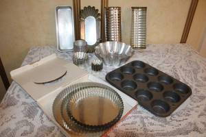 lot 81 image: Collection of Vintage Metal Bakeware Tins and Molds