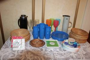 lot 83 image: Assorted Picnicware Set with Wicker Plates, Plastic Cups, and Drink Dispensers