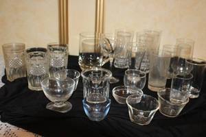 lot 84 image: Collection of Assorted Vintage Drinking Glasses and Bowls