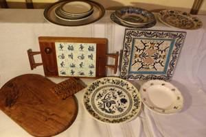 lot 112 image: Vintage Porcelain Plate Collection with Delft and San Claudio Pieces