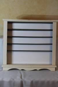lot 117 image: Wooden Wall-Mount Display Shelf with 4 Metal Rails