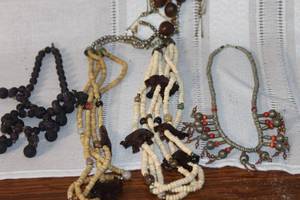 lot 142 image: Collection of 4 Vintage Beaded Necklaces