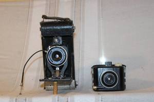 lot 158 image: Lot of 2 Vintage Cameras - Ansco Folding and Kodak Brownie