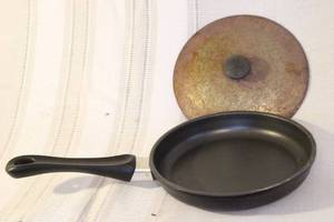 lot 159 image: Berndes Made in Germany Frying Pan with Lid and 7-Cup Cast Iron Baking Mold