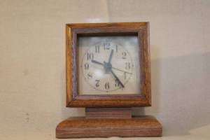 lot 165 image: Amana Furniture Shop Oak Mantel Clock