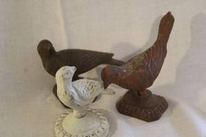lot 167 image: Set of 3 Vintage Cast Iron Bird Figurines