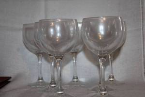 lot 186 image: Set of 6 Clear Stemmed Wine Glasses