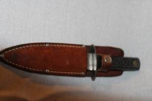 lot 193 image: Vintage Colonial Fixed Blade Knife with Leather Sheath