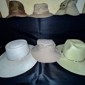 lot 316 image: Collection of 6 Wide Brim Outdoor Sun Hats