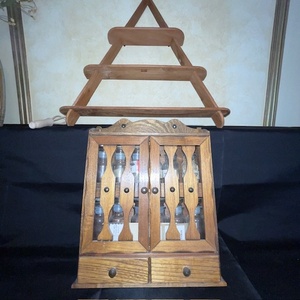 lot 332 image: Wood Spice Rack Set with Glass Jars and Drawers
