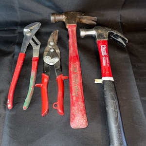 lot 354 image: Lot of 4 Hand Tools Hammers, Pliers, and Tin Snips