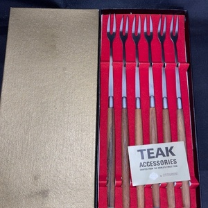 lot A-357 image: Set of 6 Mid-Century Modern Teak Handle Cocktail Forks in Box