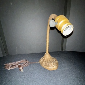 lot 305 image: Vintage Faries Mfg Co Flexible Gooseneck Desk Lamp