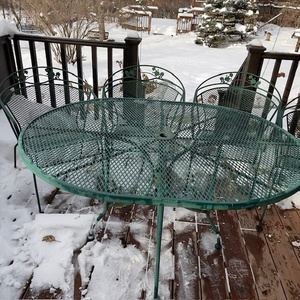 lot 358 image: Green Wrought Iron Patio Table with 6 Chairs