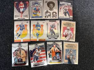 lot 3 image: 12 Nfl Football Cards