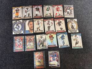 lot 20 image: 20 Nfl Football Cards