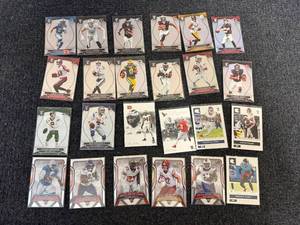 lot 22 image: 24 Nfl Football Cards