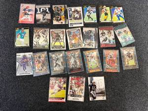 lot 32 image: 24 Nfl Football Cards