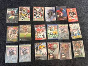 lot 33 image: 18 Nfl Football Cards