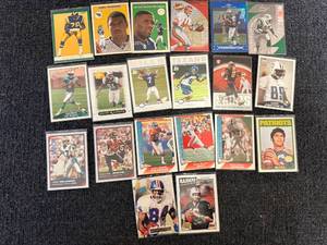 lot 34 image: 20 Nfl Football Cards