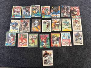 lot 36 image: 22 Nfl Football Cards