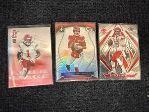lot 42 image: 3 Kansas City Chiefs Football Cards