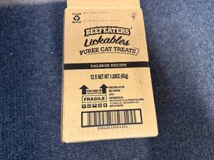 lot 177 image: 12 X 3Ct Puree Cat Treats