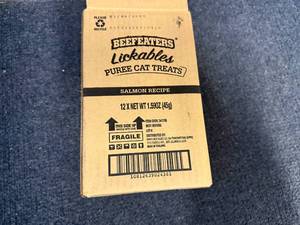 lot 178 image: 12 X 3Ct Puree Cat Treats
