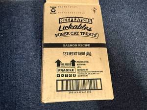 lot 183 image: 12 X 3Ct Puree Cat Treats