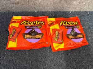 lot 184 image: 2 Bags Of ReeseS Chocolate Lava Cups