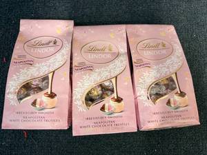 lot 242 image: 3 Bags Of Lindt Lindor Neopolitan Truffles