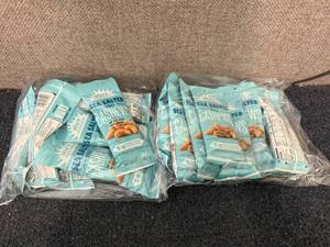 lot 190 image: Cashews