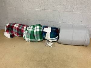 lot 125 image: LOT OF 4 Miscellaneous Blankets