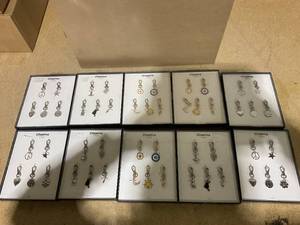 lot 371 image: LOT OF 10 Miscelleneous Cell Phone Charms