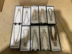 lot 374 image: LOT OF 10 Phone Crossbody & Wristlets Universally Fits Any Phone Case