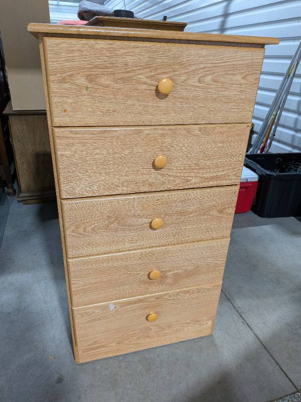 lot 7 image: Lang Furniture 5-Drawer Chest Dresser Faux Oak Grain Finish