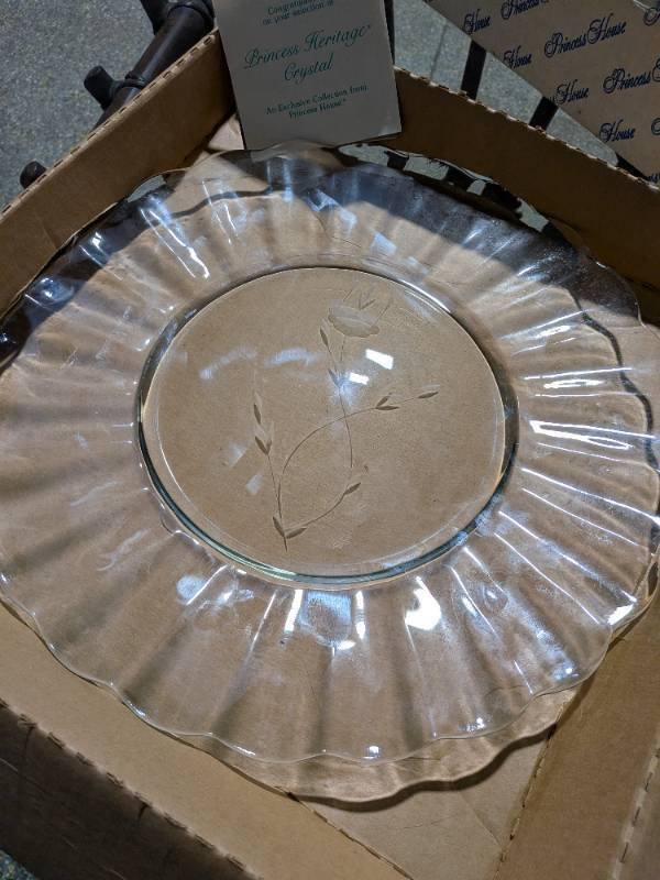lot 19 image: Princess House Heritage Crystal Large Ruffled Serving Platter Dish