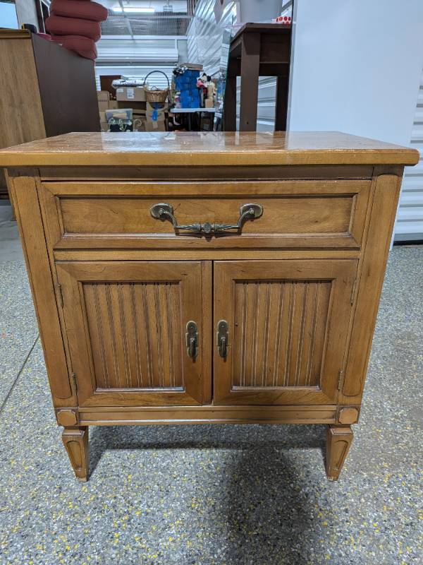 lot 27 image: Mid-Century Modern Nightstand End Table w Drawer and Cabinet Storage