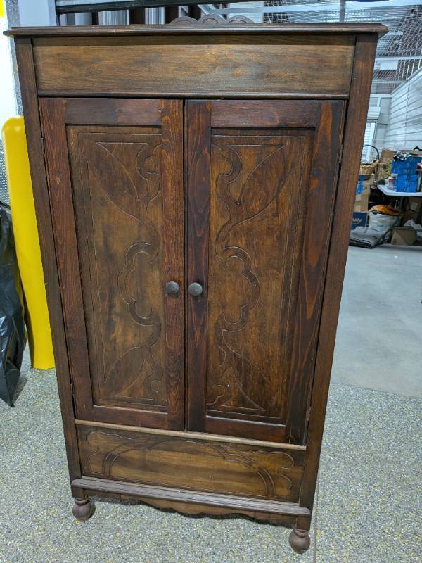 lot 32 image: Antique Dark Wood Tall Bedroom Cabinet  Armoire Carved Doors