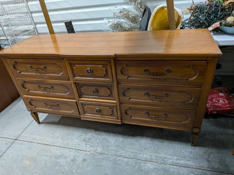 lot 36 image: Traditional Wide Dresser Bureau w 9 Drawers Wood Tone Finish